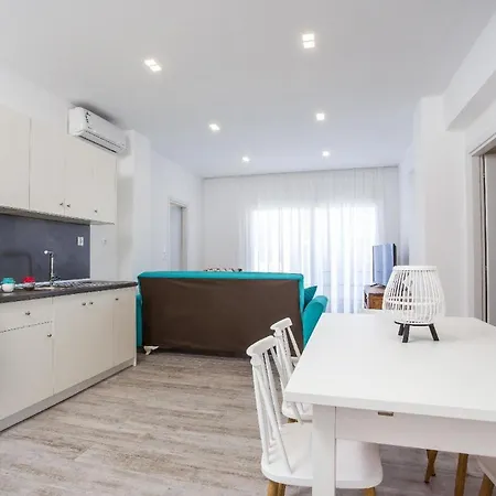 Ammos - In Neu Gebautem Designerhaus Apartment *
