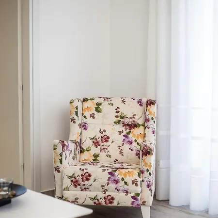Ammos - In Neu Gebautem Designerhaus