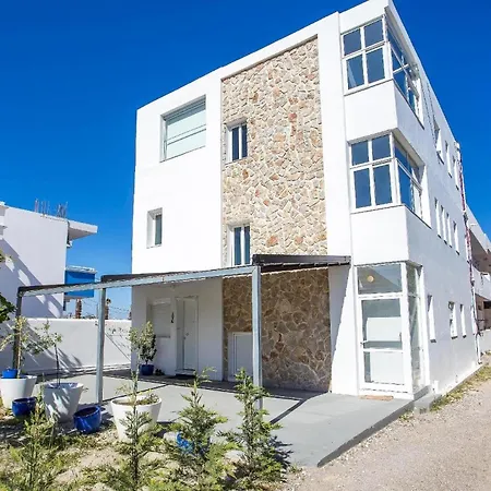 Ammos - In Neu Gebautem Designerhaus Apartment *