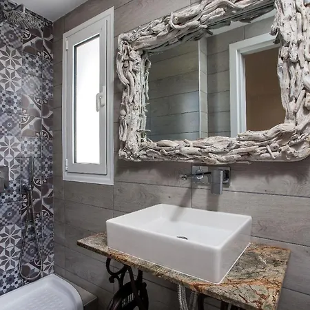 Ammos - In Neu Gebautem Designerhaus Appartement